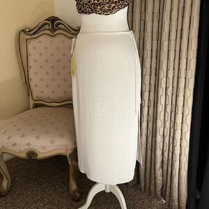 Wilfred Elixir NWT Light Birch Effortless Satin Side Slit Midi Skirt. Size 6